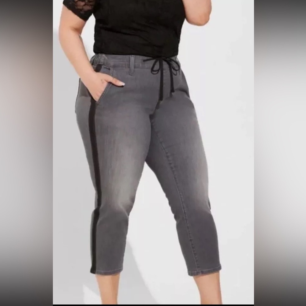 Torrid Gray Black Striped Ankle Pull-on Jeans size 3X Pockets Stretch Casual